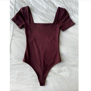Babaton Contour Square Neck Sort Sleeve Maroon Bodysuit XS